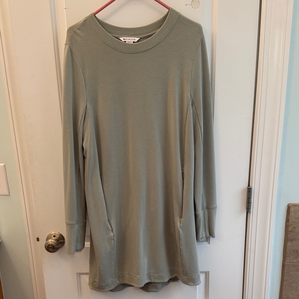 Athleta sweatshirt dress. Women’s Size Large. Light sage green.